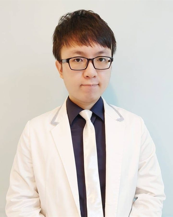 江哲杭諮商心理師的半身照